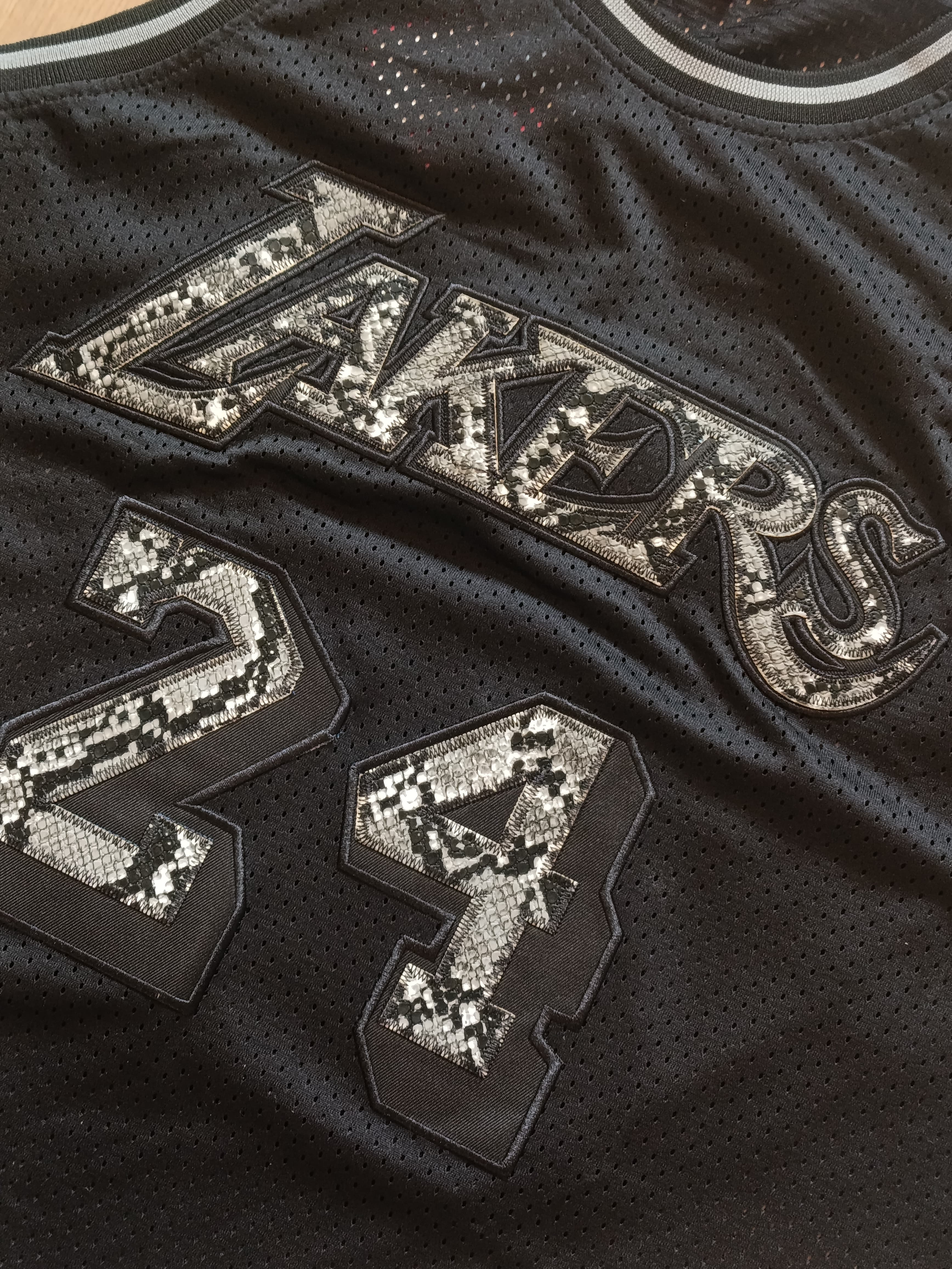 Kobe Bryant  — Camiseta conmemorativa